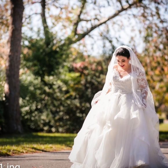 Wedding dress - Picture 3 of 3